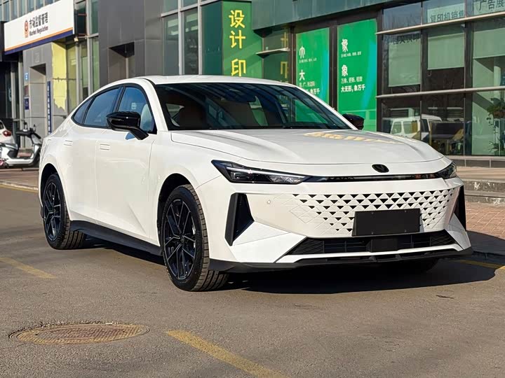 Changan UNI-V Hybrid 2024 2024款 蓝鲸智电iDD 136km 智酷型