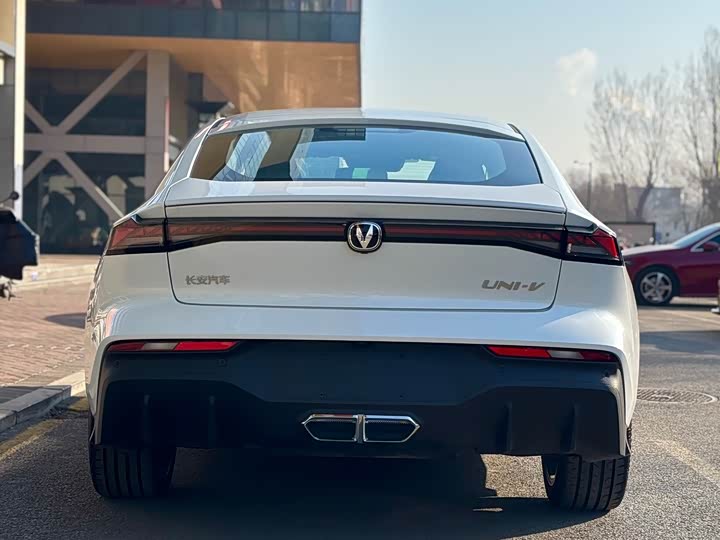 Changan UNI-V Hybrid 2024 2024款 蓝鲸智电iDD 136km 智酷型