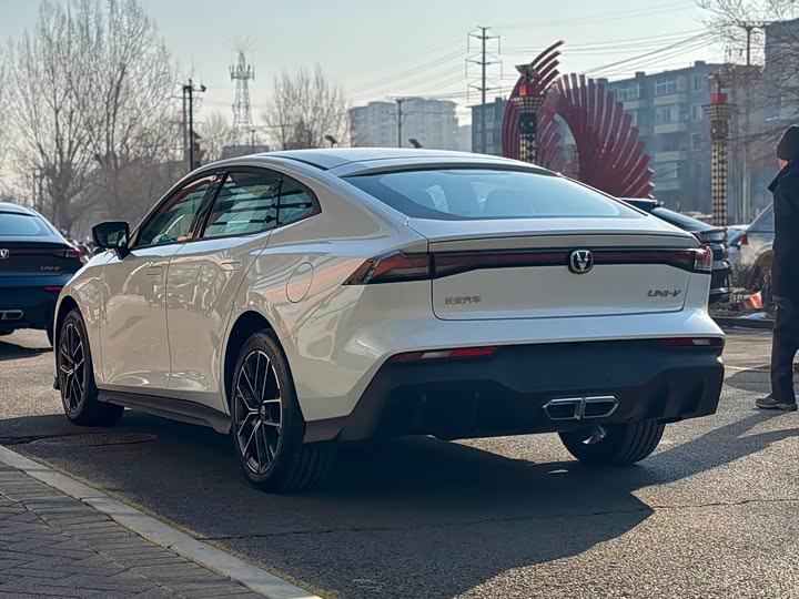 Changan UNI-V Hybrid 2024 2024款 蓝鲸智电iDD 136km 智酷型