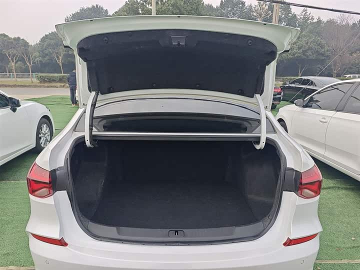 Chevrolet Monza 2024 2024款 1.5L 双离合悦享版