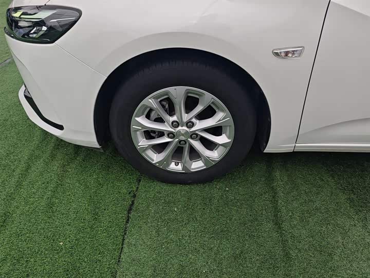 Chevrolet Monza 2024 2024款 1.5L 双离合悦享版