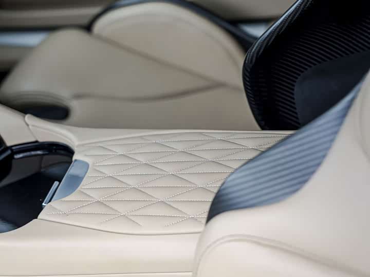 Aston Martin DB12 2023 2023款 4.0T V8 Coupe