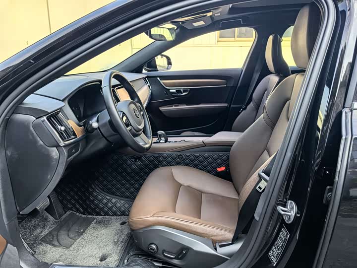 Volvo S90 2025 2025款 B5 智逸豪华版