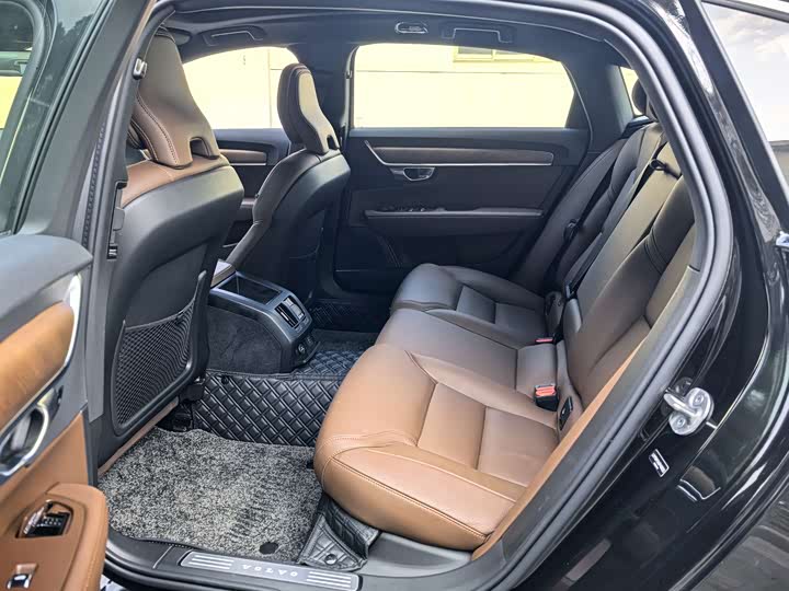 Volvo S90 2025 2025款 B5 智逸豪华版