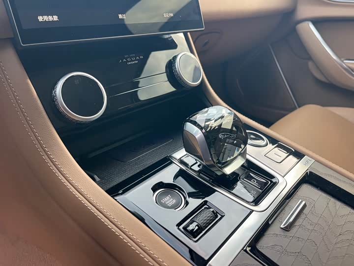 Jaguar XF L 2024 2024款 2.0T P250 两驱尊享豪华版