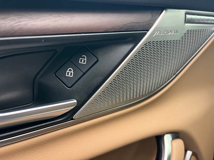 Jaguar XF L 2024 2024款 2.0T P250 两驱尊享豪华版