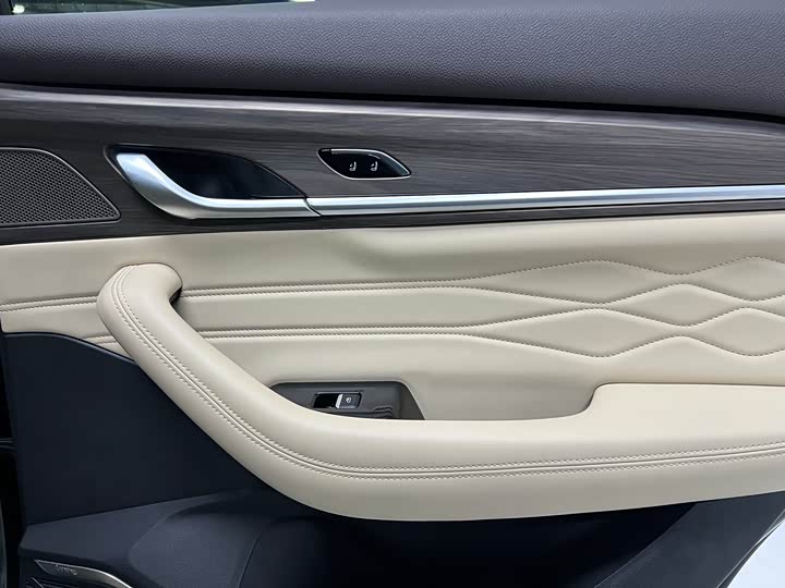 Geely Monjaro 2025 2025款 东方曜 2.0TD 自动四驱望月版