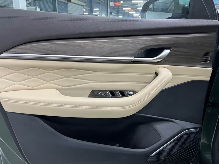 Geely Monjaro 2025 2025款 东方曜 2.0TD 自动四驱望月版