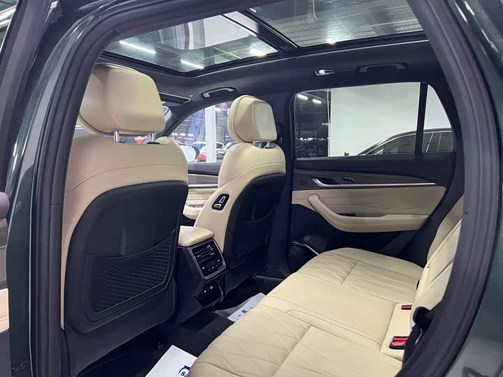 Geely Monjaro 2025 2025款 东方曜 2.0TD 自动四驱望月版