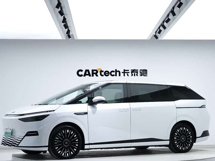 2025 XPeng X9