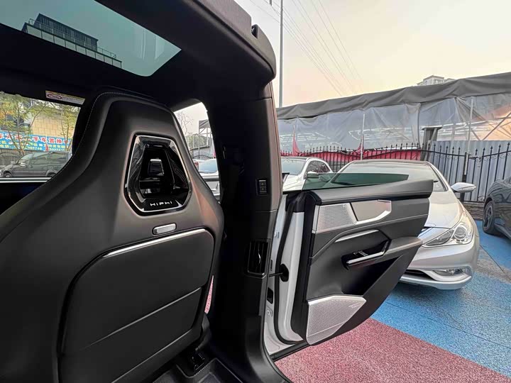 HiPhi Y 2023 2023款 560km 先锋版