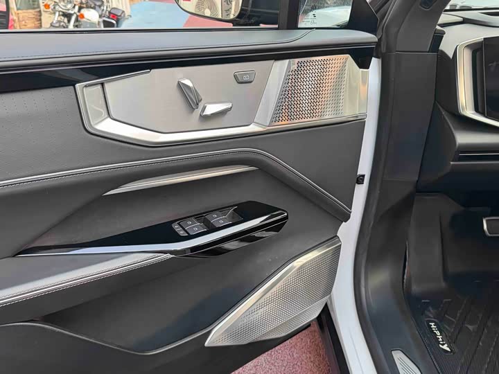 HiPhi Y 2023 2023款 560km 先锋版