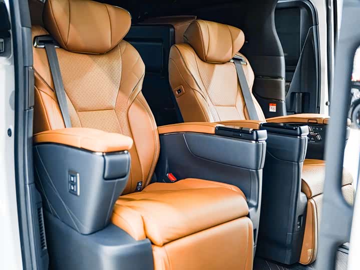 Toyota Vellfire 2024 2024款 皇冠 双擎 2.5L 至尊版