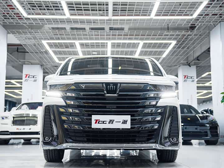Toyota Vellfire 2024 2024款 皇冠 双擎 2.5L 至尊版