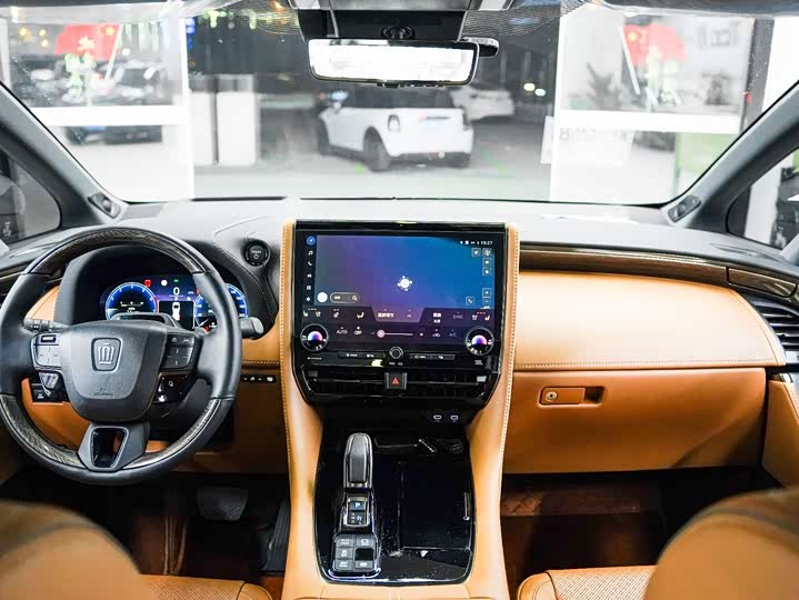 Toyota Vellfire 2024 2024款 皇冠 双擎 2.5L 至尊版