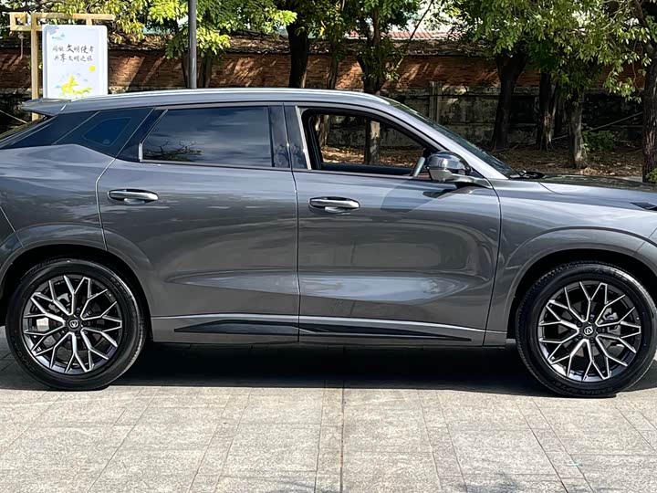 Changan UNI-Z 2025 2025款 1.5T 尊贵型