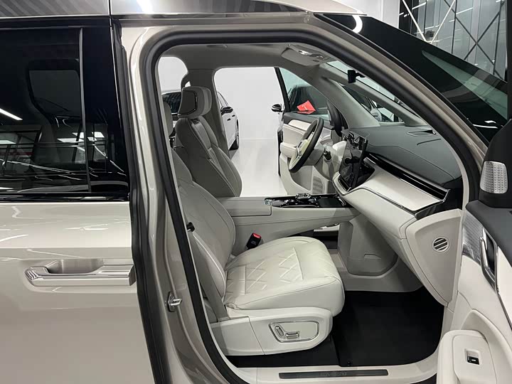 Volvo EM90 2025 2025款 Ultra 六座