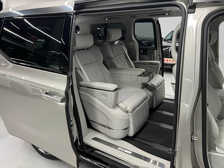 Volvo EM90 2025 2025款 Ultra 六座