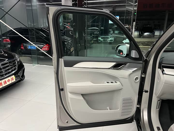 Volvo EM90 2025 2025款 Ultra 六座