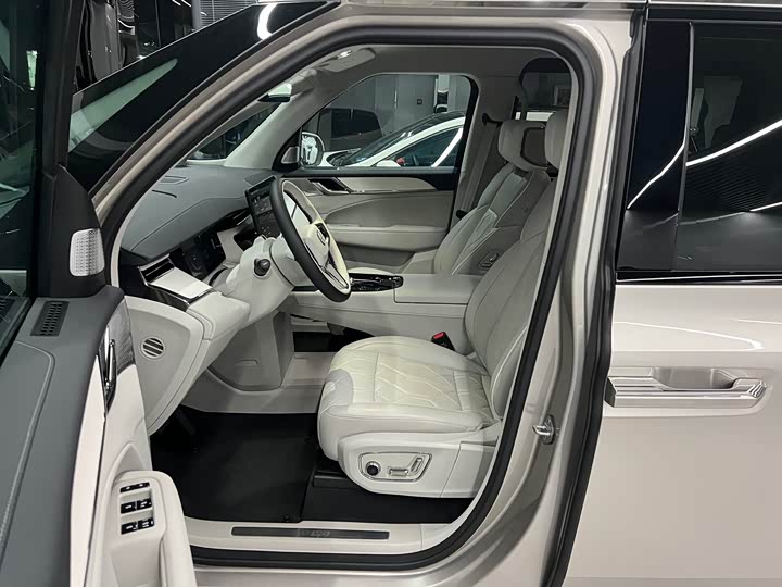 Volvo EM90 2025 2025款 Ultra 六座