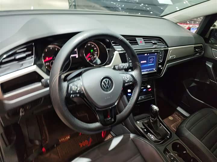 Volkswagen Touran L 2021 2021款 途安L 280TSI DSG舒适版 7座