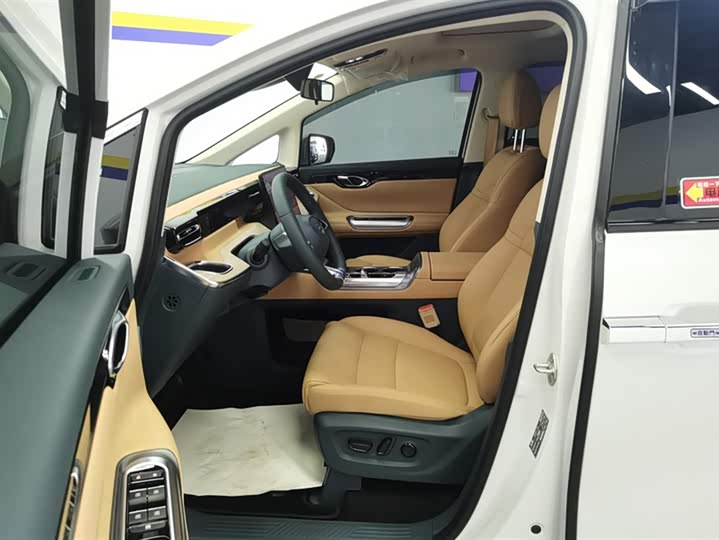 GAC Trumpchi E8 2024 2024款 荣耀系列 2.0L 荣耀版