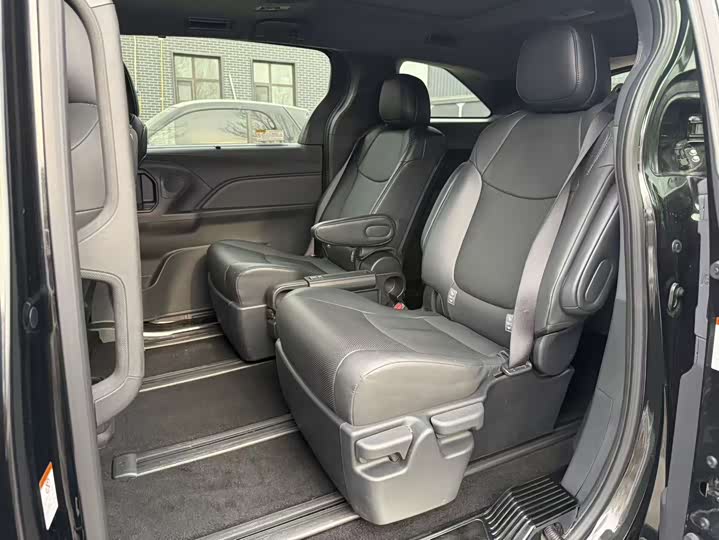 Toyota Granvia 2024 2024款 2.5L混动 尊贵PLUS版