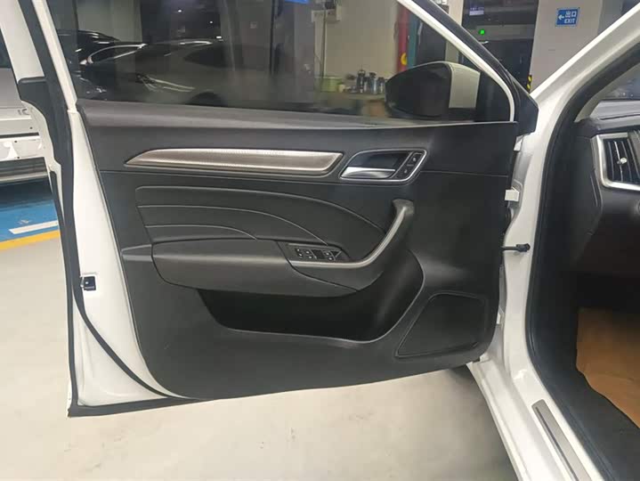 Roewe i6 2020 2020款 PLUS 1.6L CVT 4G互联荣耀旗舰版