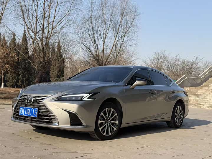 2025 Lexus ES