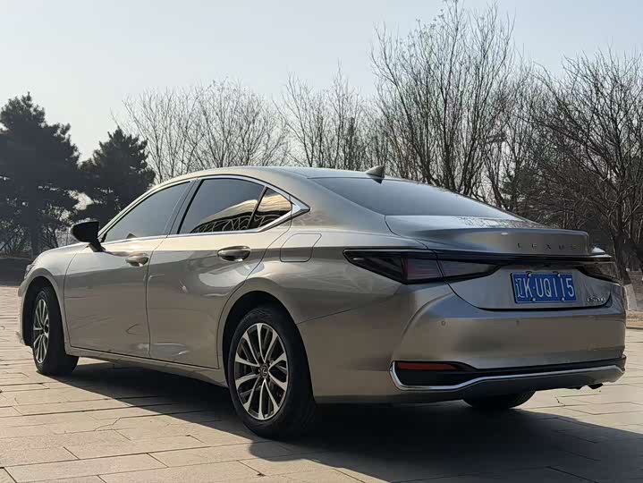 2025 Lexus ES