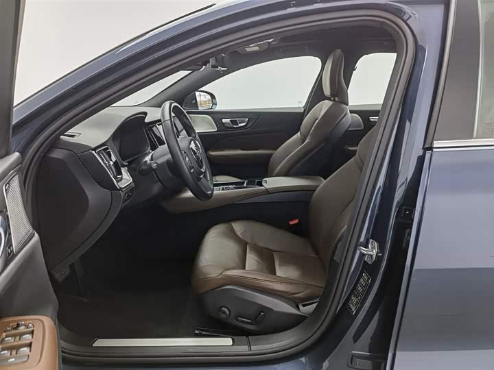 Volvo S60 Hybrid 2022 2022款 T8 E驱混动 四驱智逸豪华版