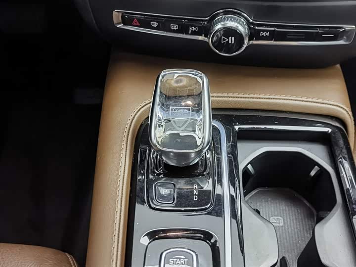 Volvo S60 Hybrid 2022 2022款 T8 E驱混动 四驱智逸豪华版