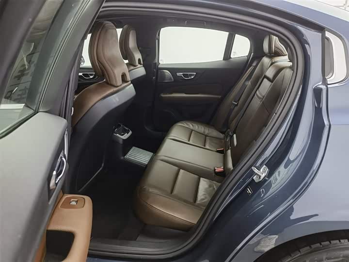 Volvo S60 Hybrid 2022 2022款 T8 E驱混动 四驱智逸豪华版