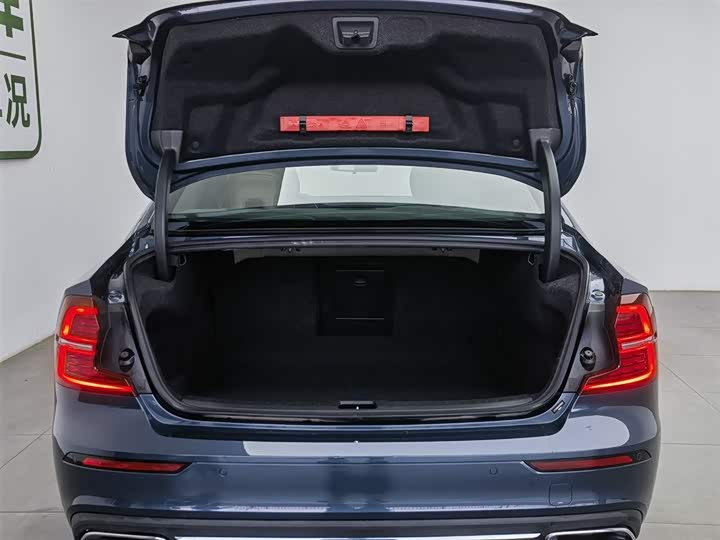 Volvo S60 Hybrid 2022 2022款 T8 E驱混动 四驱智逸豪华版