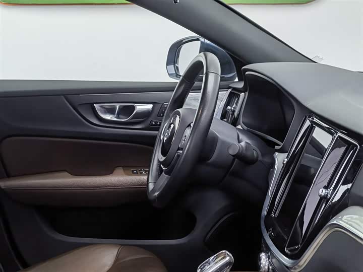 Volvo S60 Hybrid 2022 2022款 T8 E驱混动 四驱智逸豪华版