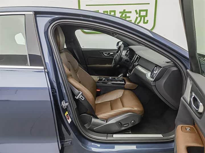 Volvo S60 Hybrid 2022 2022款 T8 E驱混动 四驱智逸豪华版
