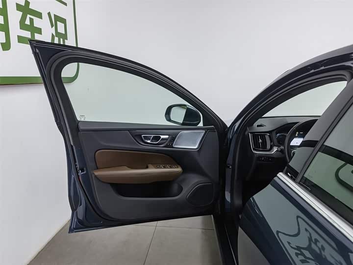 Volvo S60 Hybrid 2022 2022款 T8 E驱混动 四驱智逸豪华版