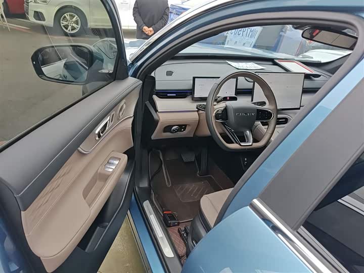 Chery Tiggo 8 Plus C-DM 2025 2025款 1.5T 116km 尊贵型 5座