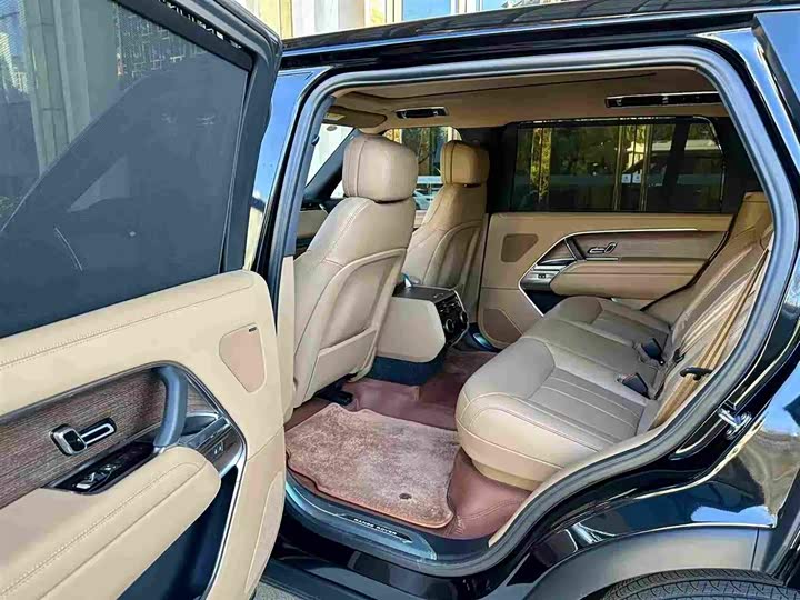 Land Rover Range Rover 2025 2025款 3.0 L6 400PS 盛世加长版