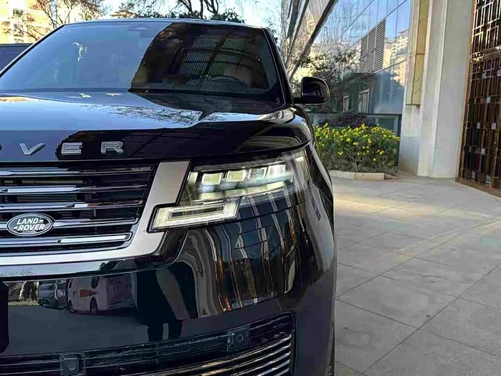 Land Rover Range Rover 2025 2025款 3.0 L6 400PS 盛世加长版