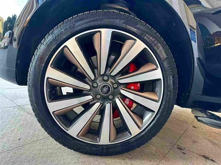 Land Rover Range Rover 2025 2025款 3.0 L6 400PS 盛世加长版