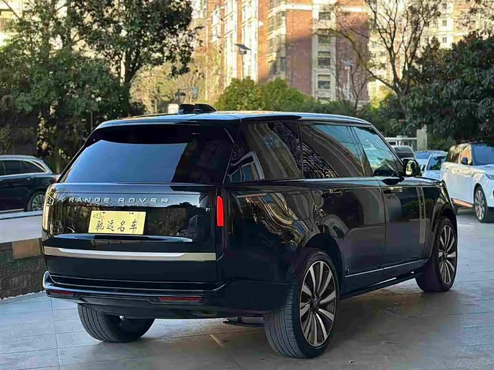 Land Rover Range Rover 2025 2025款 3.0 L6 400PS 盛世加长版