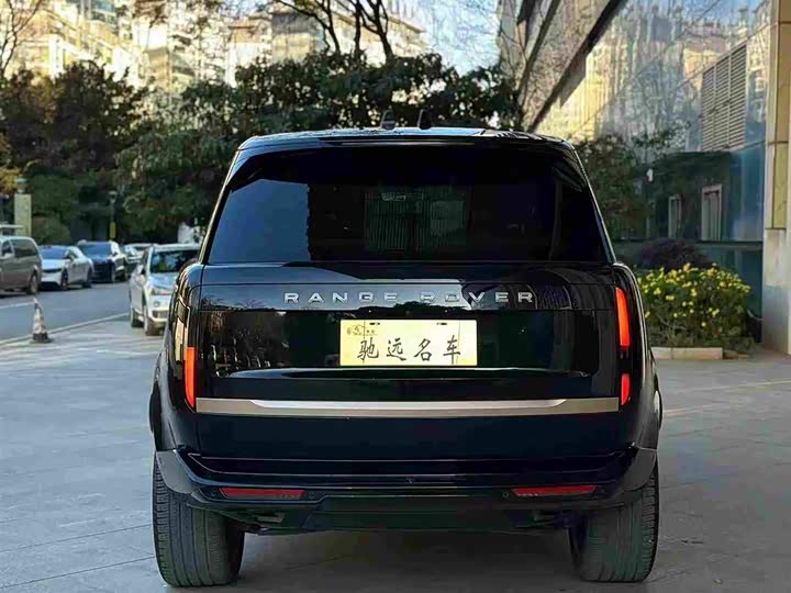 Land Rover Range Rover 2025 2025款 3.0 L6 400PS 盛世加长版