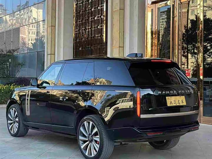 Land Rover Range Rover 2025 2025款 3.0 L6 400PS 盛世加长版