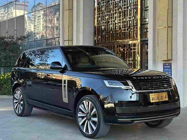 Land Rover Range Rover 2025 2025款 3.0 L6 400PS 盛世加长版