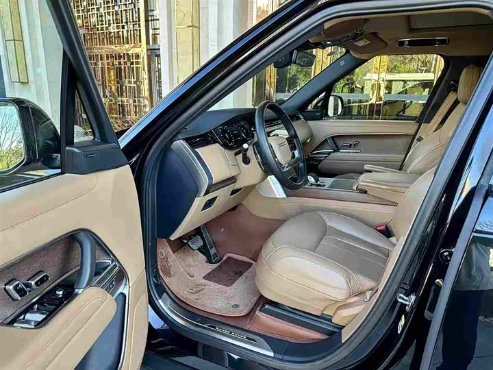 Land Rover Range Rover 2025 2025款 3.0 L6 400PS 盛世加长版