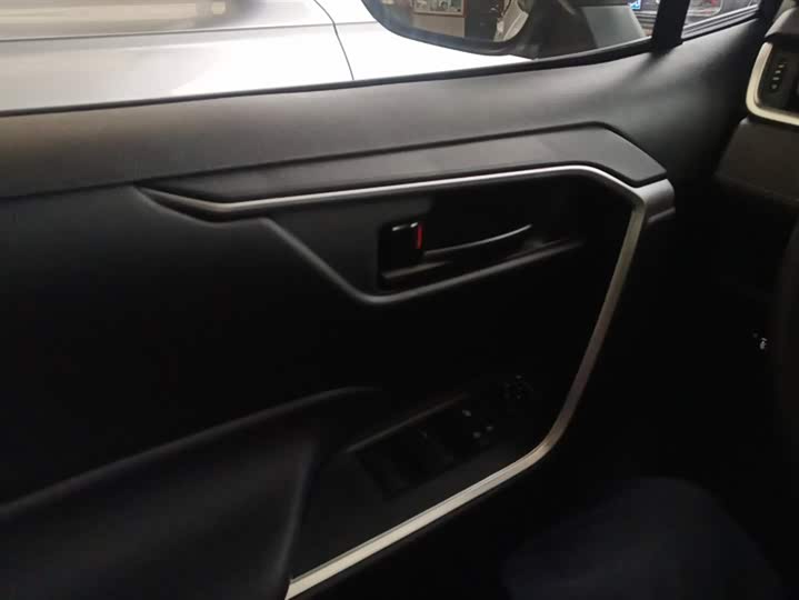 Toyota Wildlander 2024 2024款 2.0L CVT两驱领先版