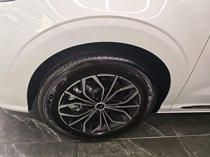 Roewe iMax 8 EV 2025 2025款 1.5T DMH 陆尊至享版