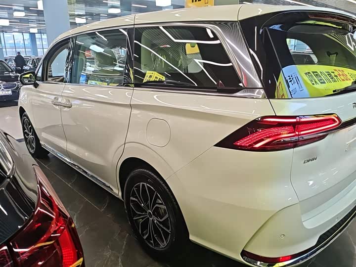 Roewe iMax 8 EV 2025 2025款 1.5T DMH 陆尊至享版