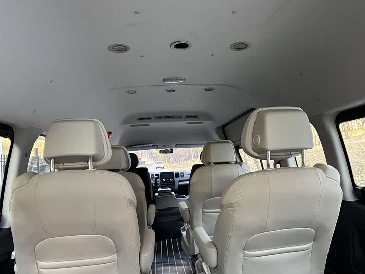 Foton G9 2021 2021款 2.4L汽油商运版长轴高顶9座明窗4K22D4M